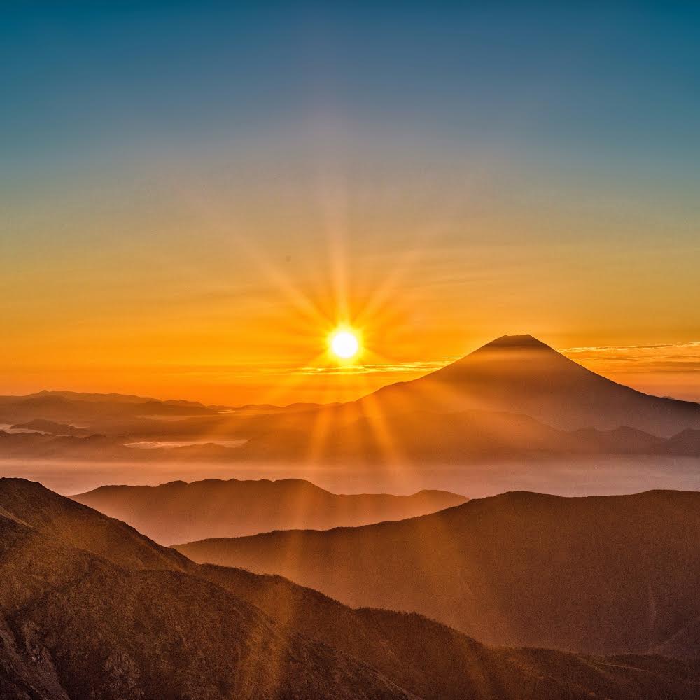 太陽モチーフの画像